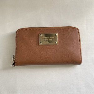 Michael Kors Cellphone Zipped Wristlet Wallet - Camel/Tan Leather